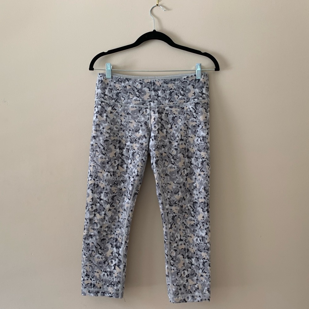 lululemon athletica cropped size 8 yoga leggings - Picture 1 of 13